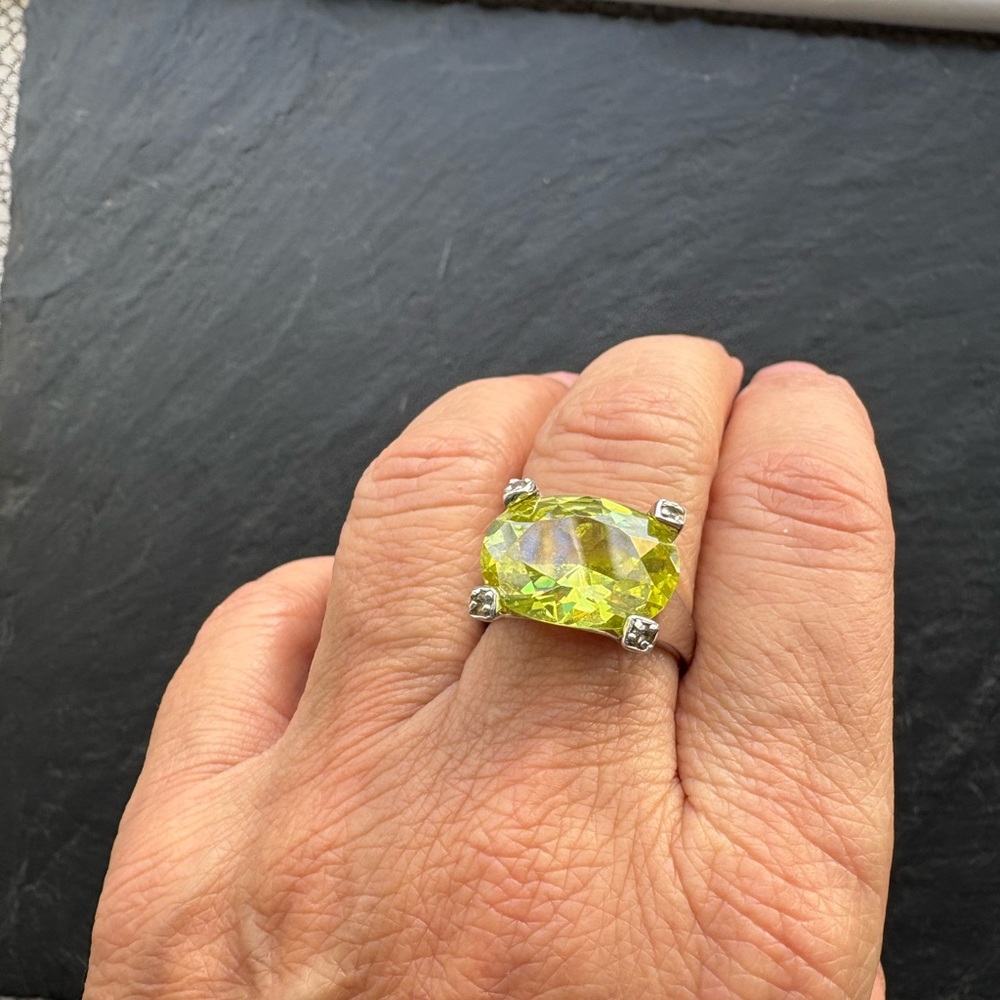 Sterling Silver 925 Cubic Zirconia Green Oval cocktail ring, sz 9